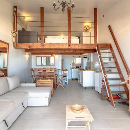 Renovated With Mezzanine Апартаменты